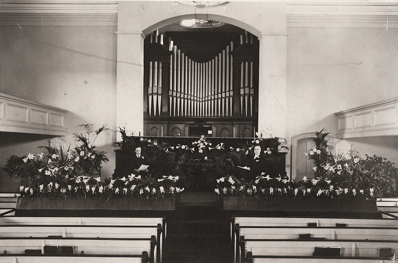 By the 1920s, we see a return to a simplicity perhaps reflecting the austere traditions of an earlier age. (Easthampton Congregational Church)
