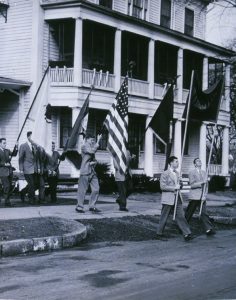 The 1951 parade from the old campus to the new steps off from Payson Hall. Subsequent units carried the furniture.